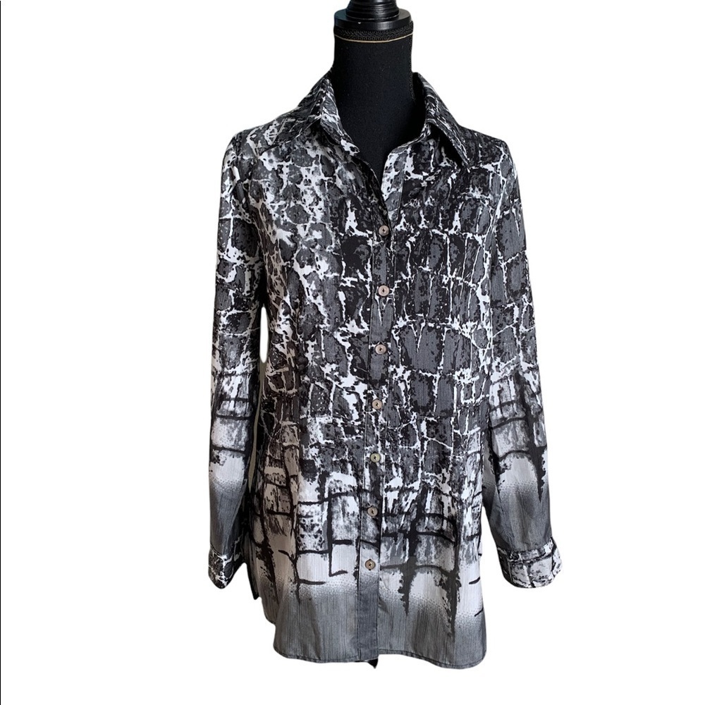 Mishca Women’s Long Sleeve Button Down Blouse size Medium